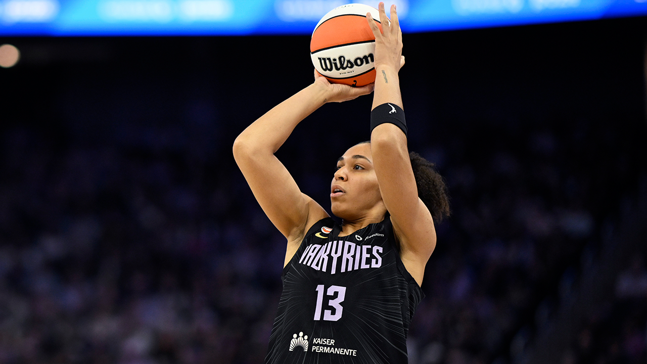 3-Point Contest Participant Janelle Salaün's Best 3-Pointers of the Season So Far